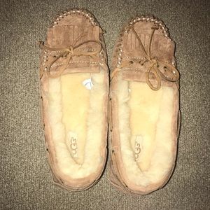 Ugg house shoes size 6